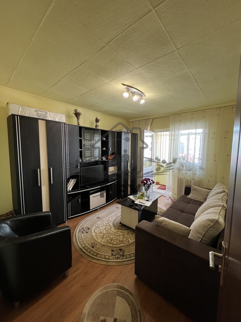 Apartament 3 camere decomandat / Str. V. Aaron - Poză 1