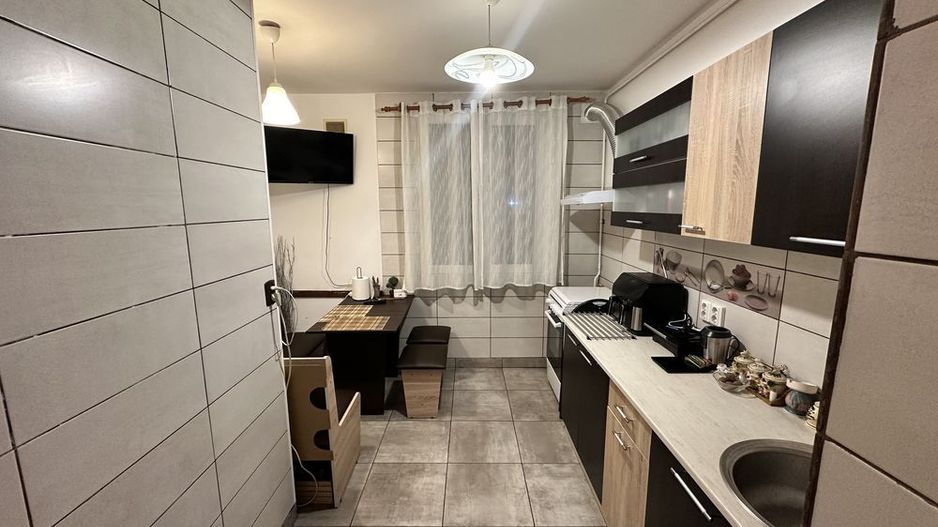 Apartament 3 camere Bld Brancoveanu, zona Huedin. - Poză 1