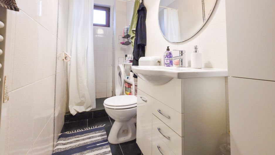 Casă spațioasă de vânzare – Strada Republicii nr. 105, Dragomirești - Poză 21