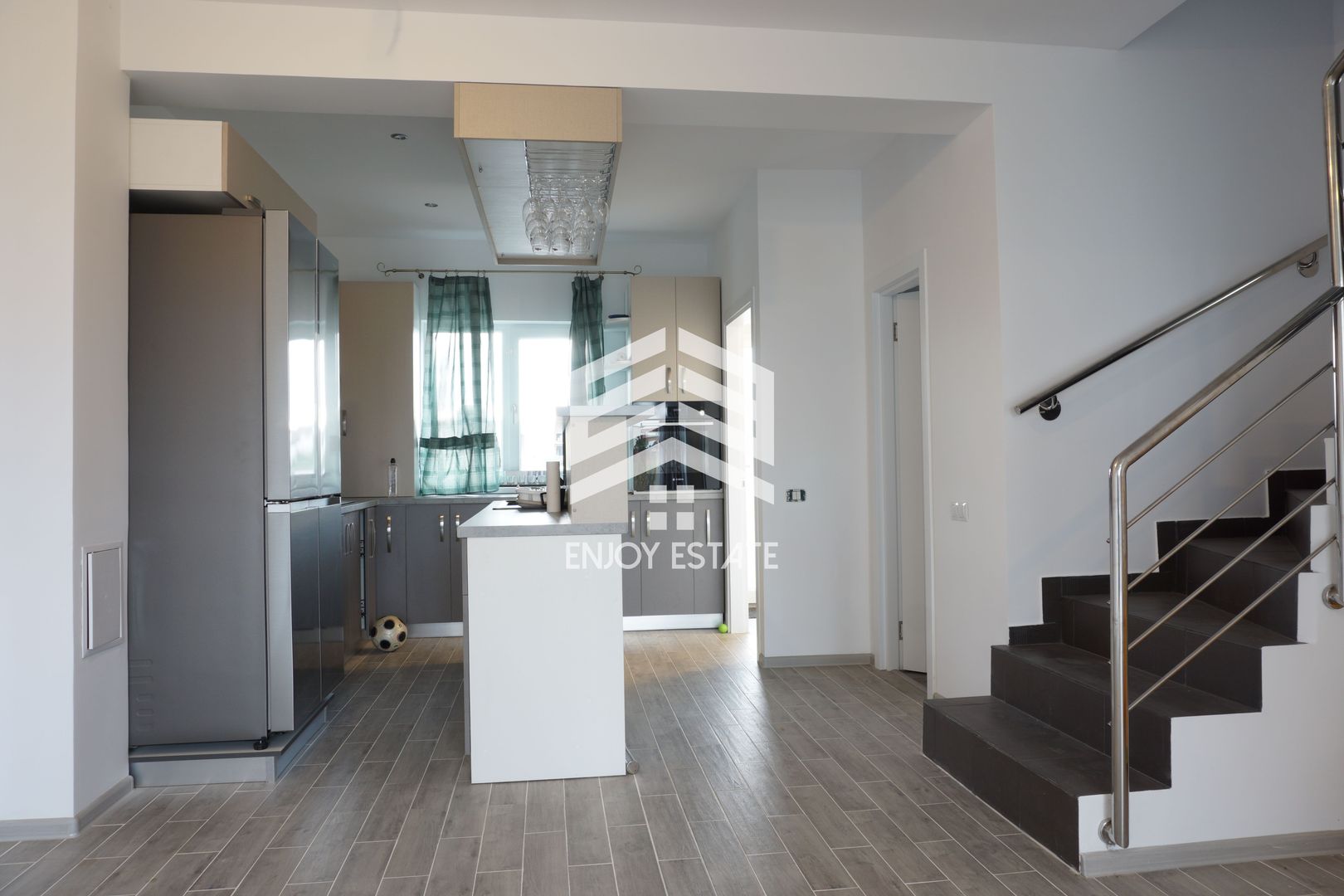 Apartament pe 3 niveluri, terasa, curte si 2 locuri parcare - Poză 6