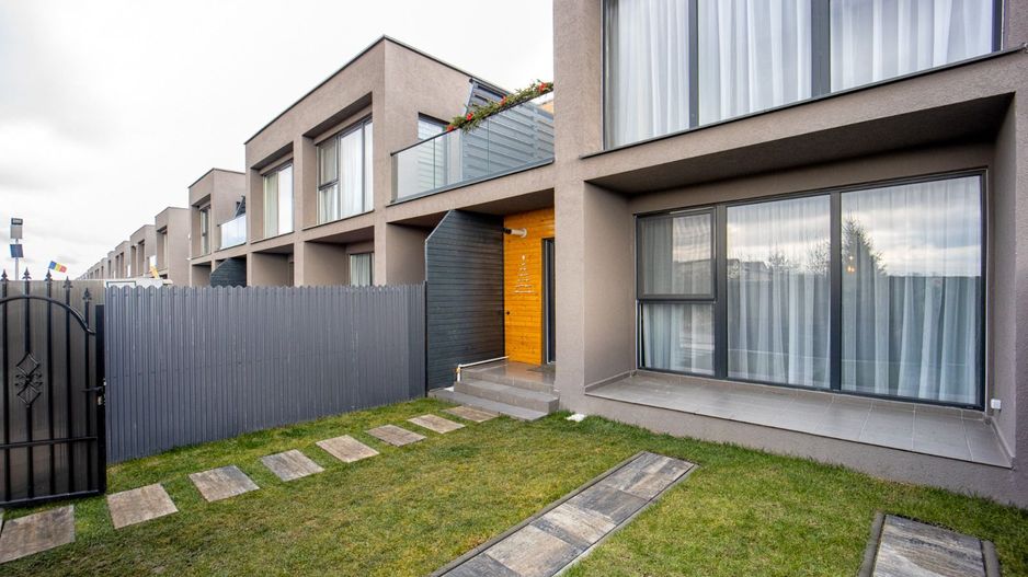 Casă înșiruită de vânzare în Sânpetru | Mobilată și utilată premium - Poză 18