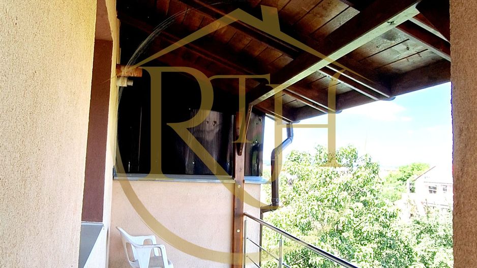 Oferim spre inchiriere, Apartament spatios, 4 camere, pentru locuit sau Firme - Poză 18