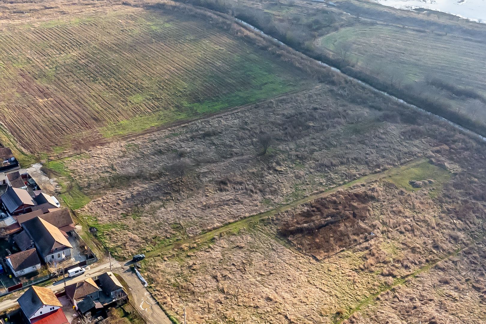 Pret redus Teren generos intravilan la 3 km de Primaria Arad - Poză 3