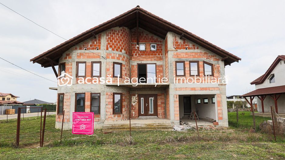 Casă nouă, impunătoare și luminoasă, construită cu griijă la detalii. - Poză 14