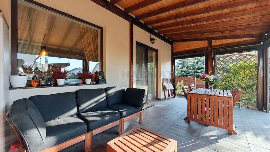 Prima inchiriere, vila cocheta, cu accente exotice - Poză 3