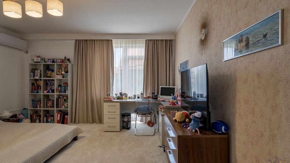 Vilă renovată P+1+M  | Foișor vitrat, grădină și jacuzzi - Poză 15