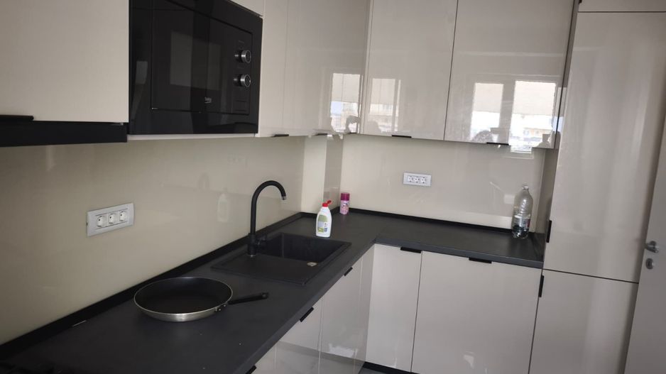 Apartament cu 3 camere si terasa de inchiriat in Cosmopolis - Poză 11