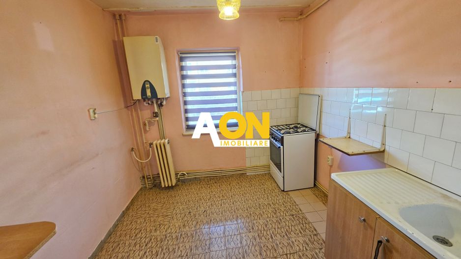 Apartament 2 camere, decomandat, etaj 2, Cetate, zona Kaufland - Poză 2