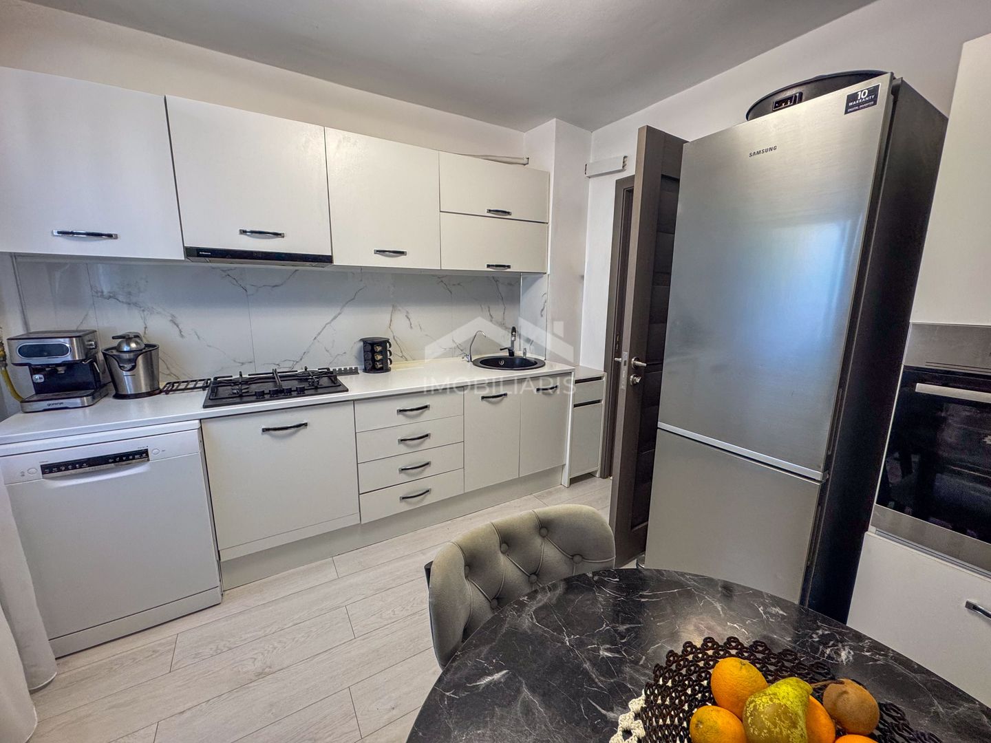 Apartament 3 camere de vanzare - modernizat 2024 - Poarta 6 - Poză 3
