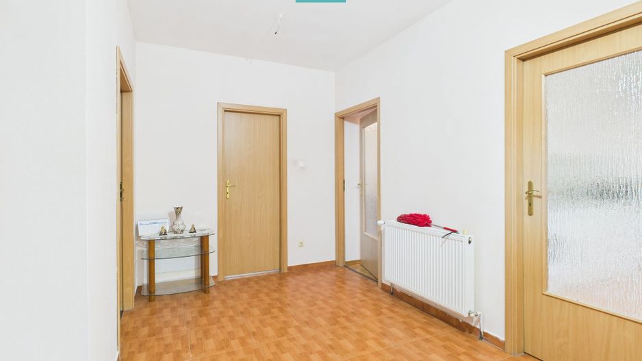 Casă cu 5 camere în Remetea Mare - Poză 6