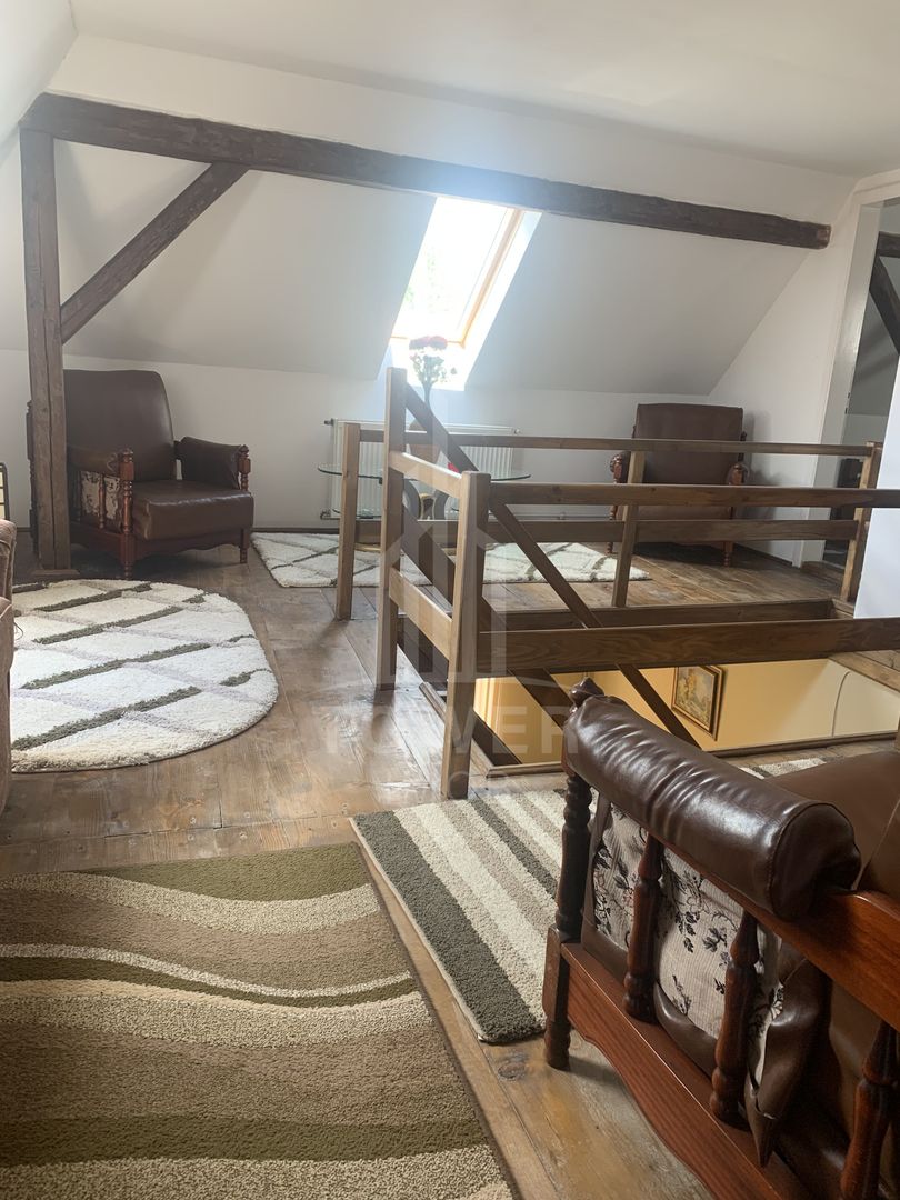 Casă în centrul Cisnădioarei cu 243mp de locuit și teren de 936mp - Poză 5