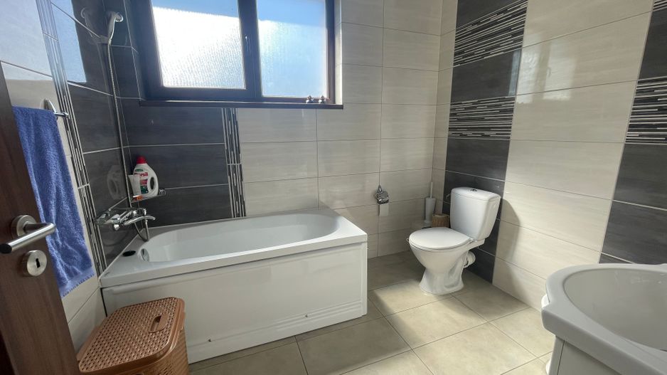 Casa spatioasa de inchiriat -ideala pentru o familie - Poză 25