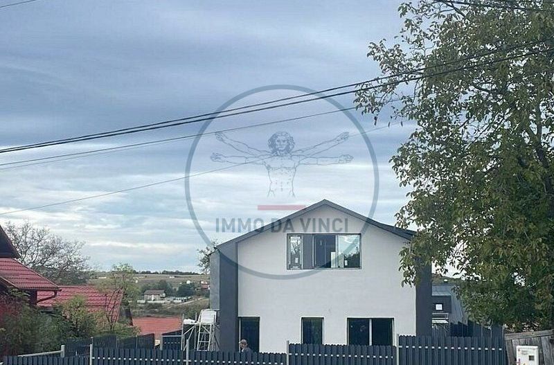 Casa 4 camere de vanzare in Salicea - Poză 1