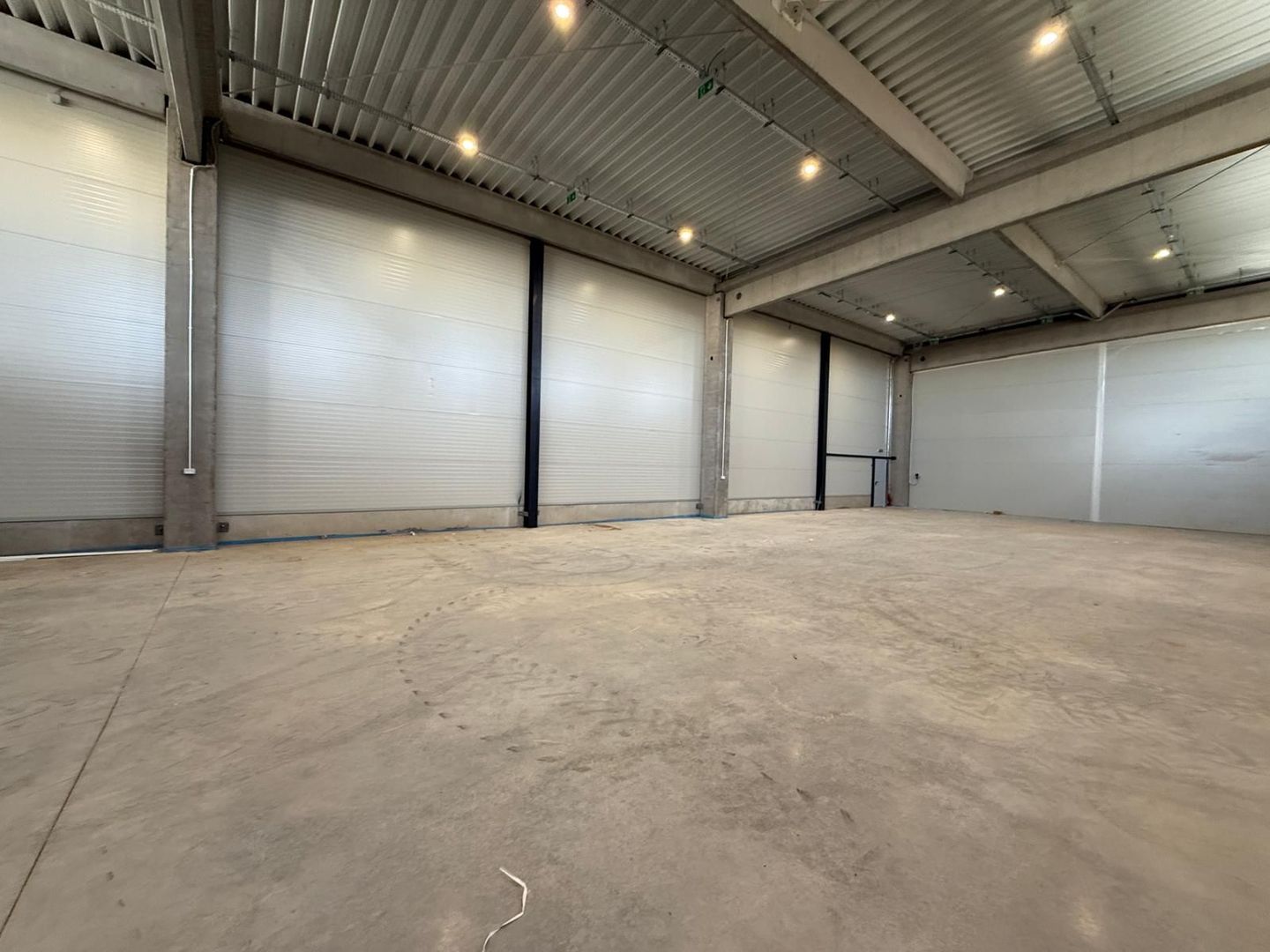Ansamblu industrial format din 9 hale de vânzare – Popești-Leordeni - Poză 6