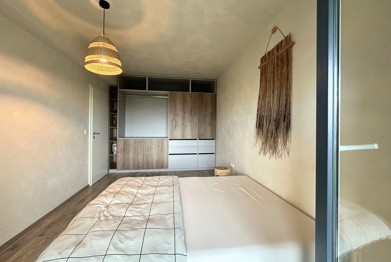 Apartament 2,5 camere chic cu grădină balcon vitrat și mobilier premium - Poză 17