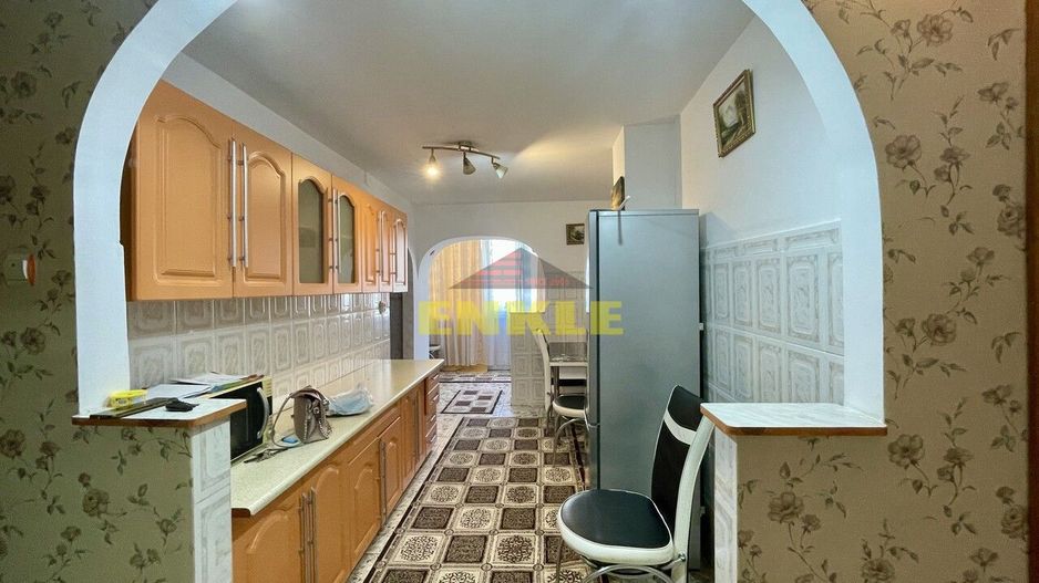 Apartament cu 4 camere de închiriat, etaj 3 - Poză 9
