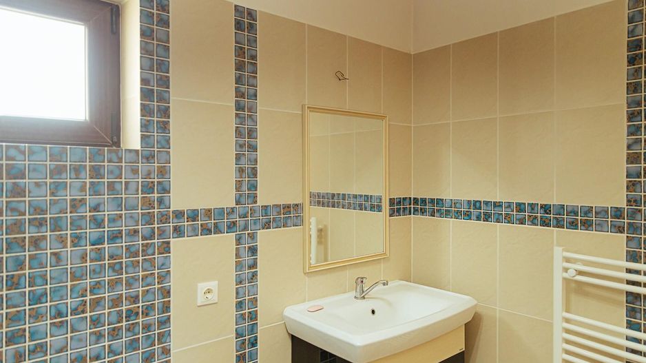 Casă nouă, intrare Stupini - Poză 25