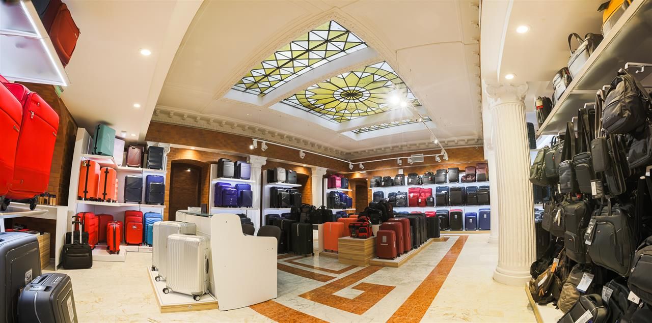 Sub mantia arhitecturala istorica a Cetatii Timisoarei, Spatiu comercial - Poză 1