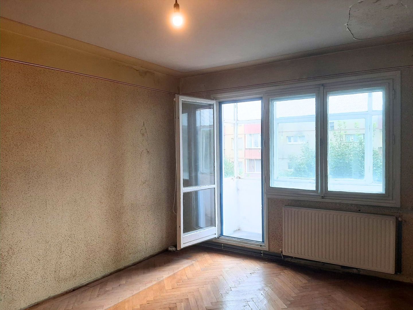 Apartament 2 camere 89000 EUR etaj intermediar foarte aproape de piata Astra - Poză 3