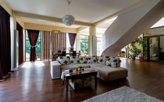 Vilă cu design și dotări deosebite de vânzare - Poză 3