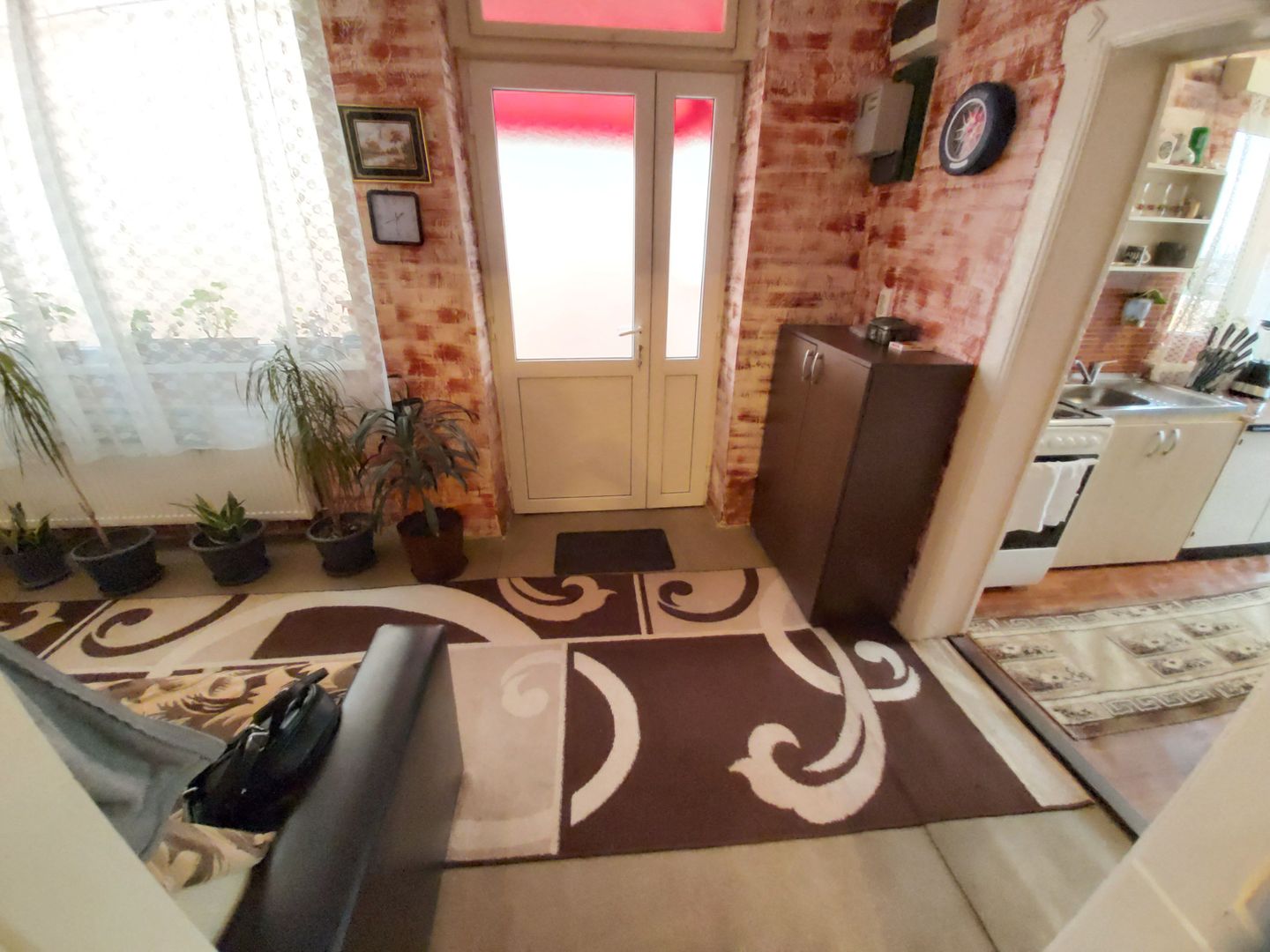 Casa de vanzare cu teren generos - Poză 6