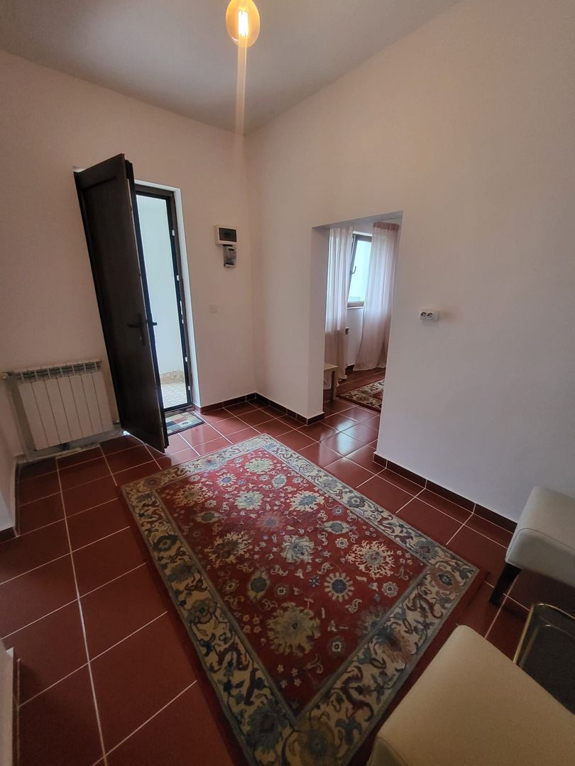 Casa mica, tip studio, centrala si curte proprie, 700 m distanta metrou Iancului - Poză 1