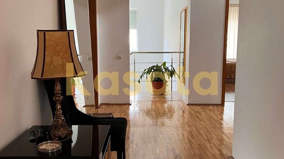 Vila deosebita 11 camere Erou Iancu Nicolae - Poză 6