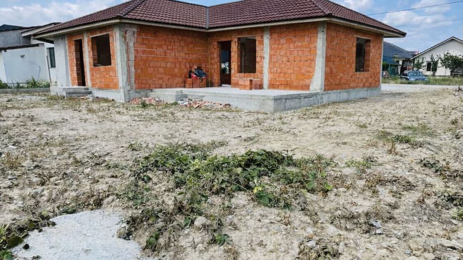 Casă la roșu, plan Parter – 500 mp teren, front 20 ml – Cihei - Poză 4
