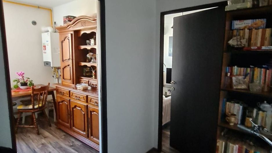 vand  apartament 2 camere, zona centrala, etaj 2, centrala gaz - Poză 3