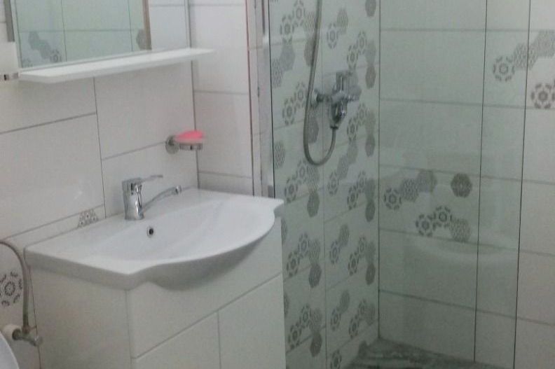 De inchiriat apartament 2 camere nemobilat, Micro 16, 1400 lei - Poză 3