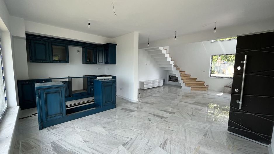 Vand casa in Bucium cu vedere la oras - Poză 2