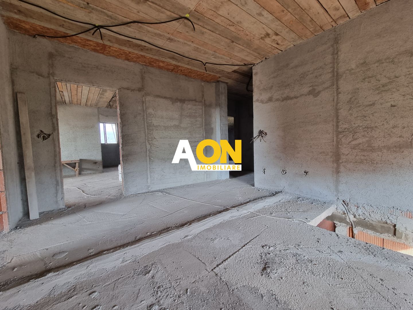 Casa la rosu,2100 mp teren,zona Micesti - Poză 9