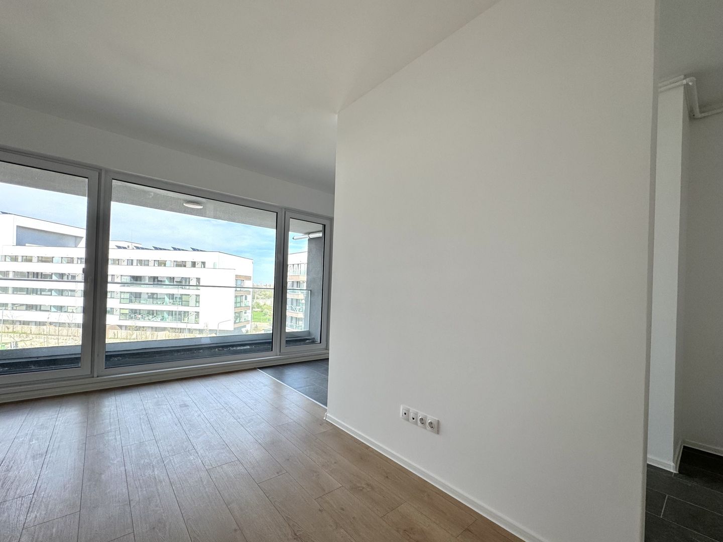 3 camere 76 mp SU + Balcon 6.5mp - Zona Lac Straulesti-Mall Colosseum - Poză 5