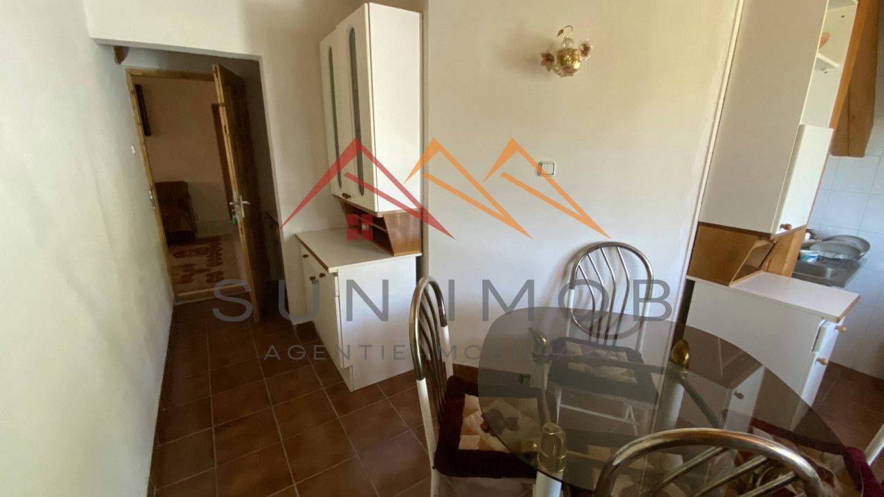 Vila de vanzare, teren 3100 mp, 7 camere, 6 grupuri sanitare, 3 CT, an 1997 - Poză 34