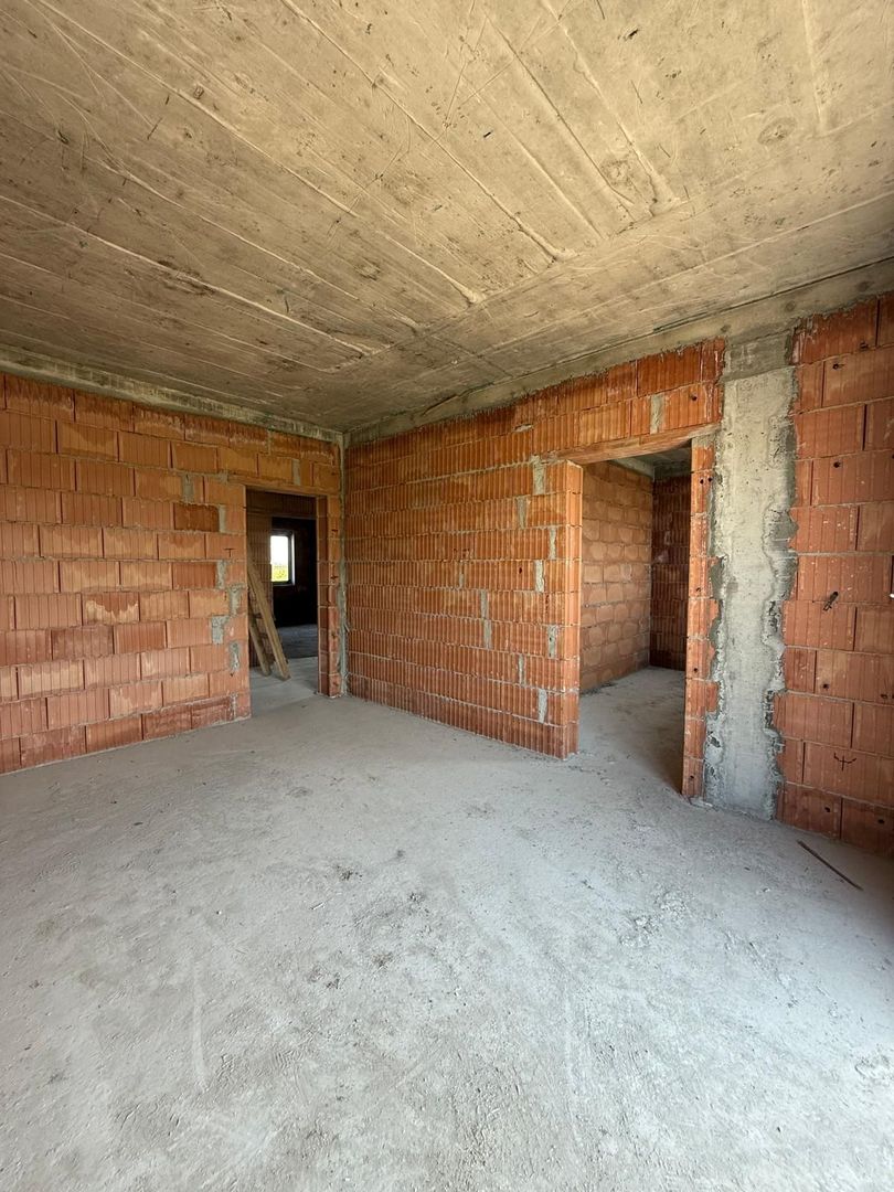 Casa individuala- 3 dormitoare - teren mare -Dumbravita - Poză 12