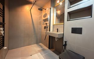 La Cheie, Manastur, Piata Flora!! - Poză 4