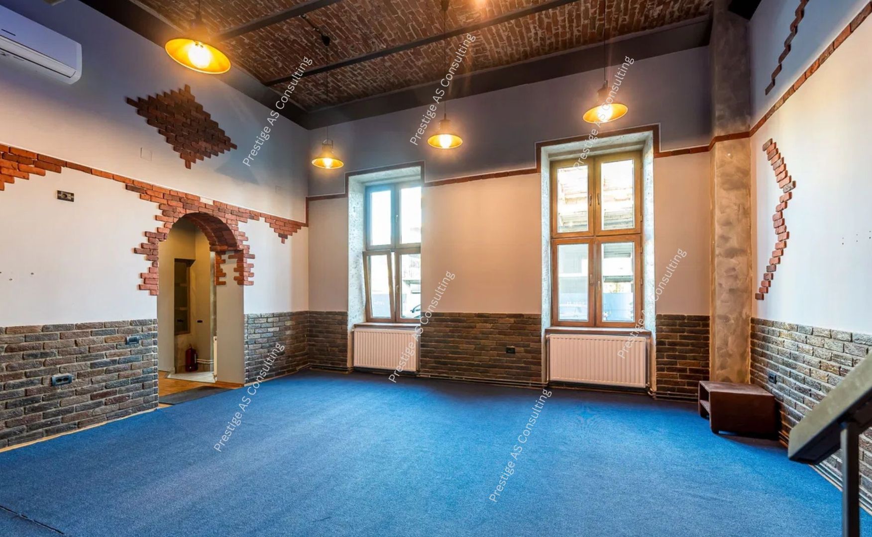 SAD - Spatiu comercial central in Arad - ideal pentru restaurant - Poză 1