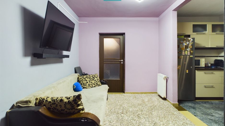 Apartament cu 2 camere decomandat zona Intim - Poză 1