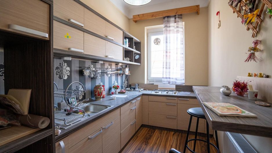 Casa singur in curte cu teren de 410 mp Sirul Canonicilor - Poză 5