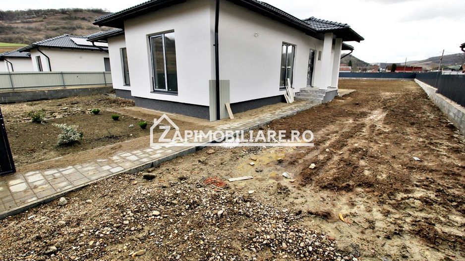 Casă la cheie pe 1 nivel 4cam. 2 bai,1 dresing 650 mp. teren - Poză 2