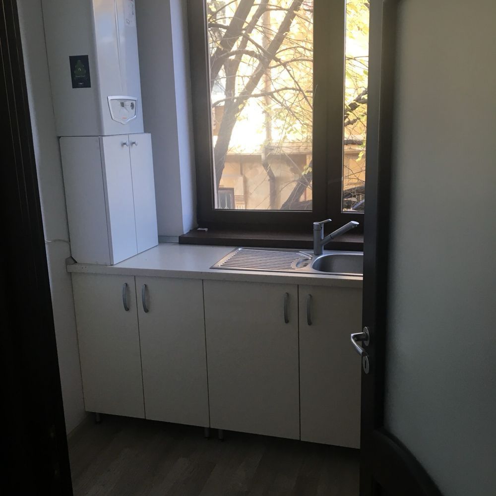 Închiriez apartament 3 camere nemobilat, Unirii, destinat birouri - Poză 4