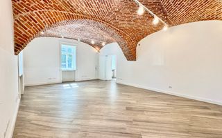 Spatiu birou in cladire istorica restaurata - Poză 12