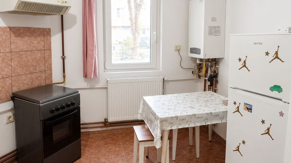 Apartament 2 camere decomandat | Parter | Centrală proprie | - Poză 7