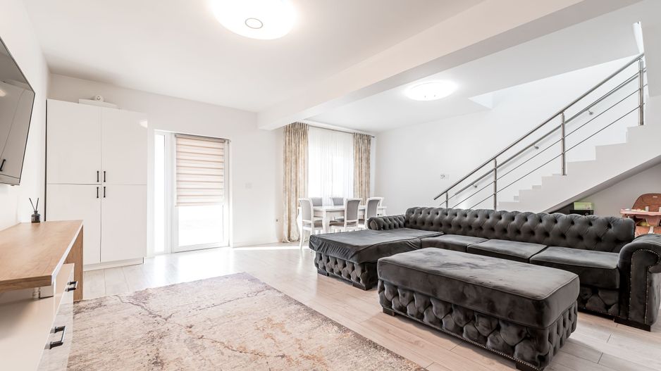 Doua case de vanzare la pret de una in Vladimirescu cartierul Florilor - Poză 3