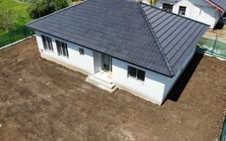 Casă de vânzare în Buituri – ideală pentru personalizare - Poză 1