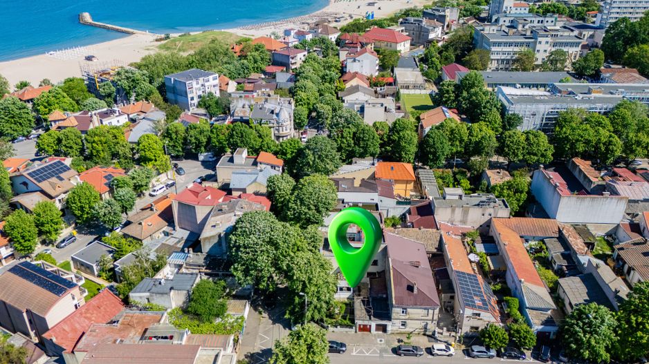 Raritate | Casa Căsătoriilor | Apartament în vilă, curte, 2 garaje! - Poză 1