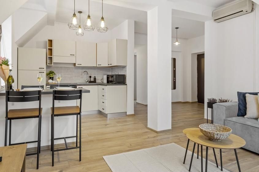 Inchiriere apartament 3 camere in vila | Domenii | Intrare si curte proprie - Poză 2