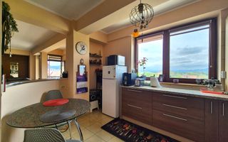 Tractoru, zonă liniștită de case, apartament spațios 3 camere cu garaj - Poză 7