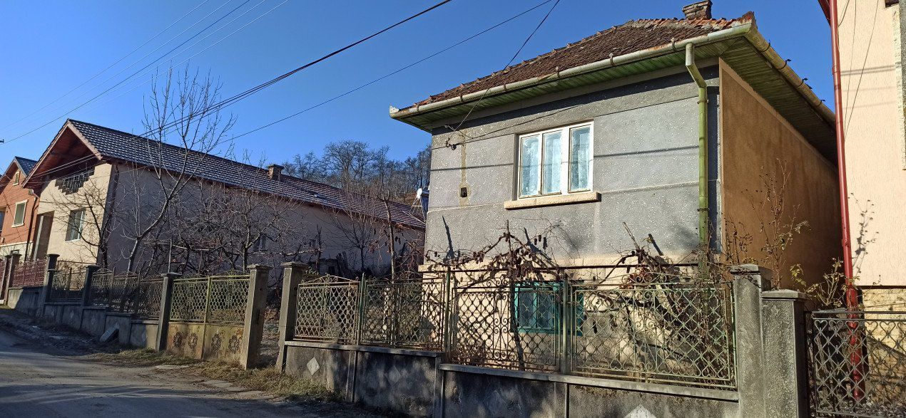 Casa cu teren generos | front 24.5 m - Poză 1