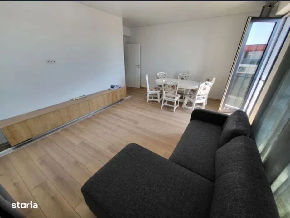 De vanzare apartament  cu 3 camere, Complex Crizantema, etaj 5, 135.000 E - Poză 8